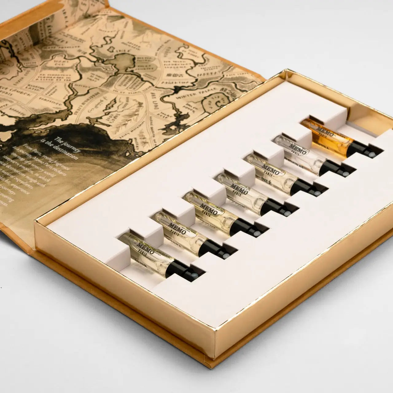 Journey book with 7 samples - Discovery set | Memo Paris